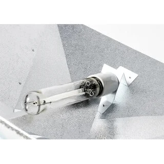 GHP Matrix Reflektor mit 4m IEC Kabel - Innenansicht mit Leuchtmittel