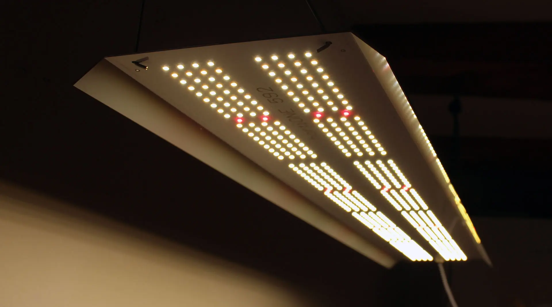 hortiONE 592 LED Pflanzenlampe 190W